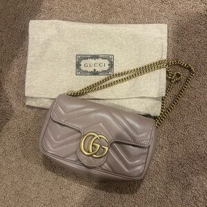 Gently used Gucci bag .. purchased in 2022 used about 5 x